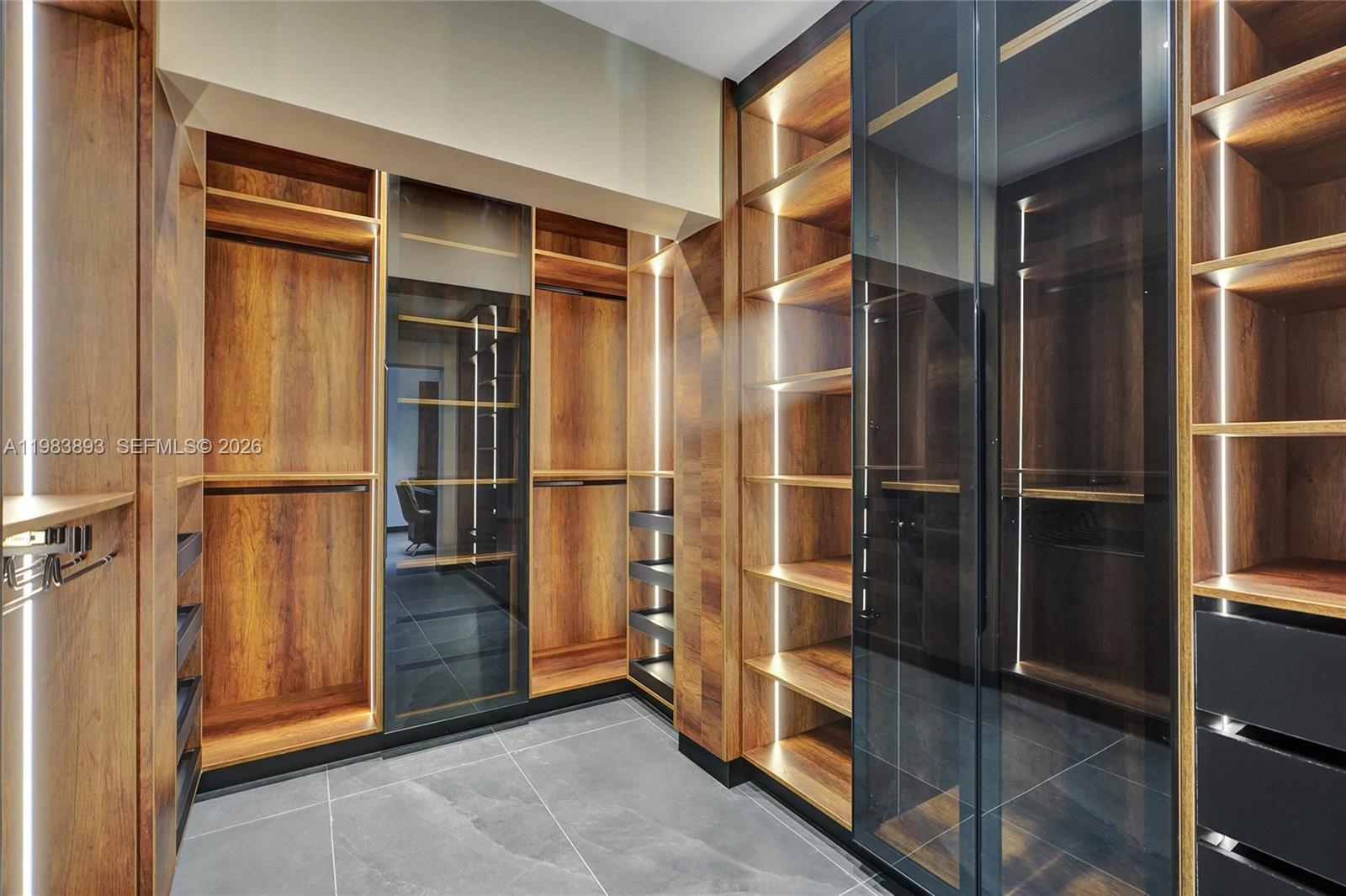 HIGHLAND OAKS - Residential