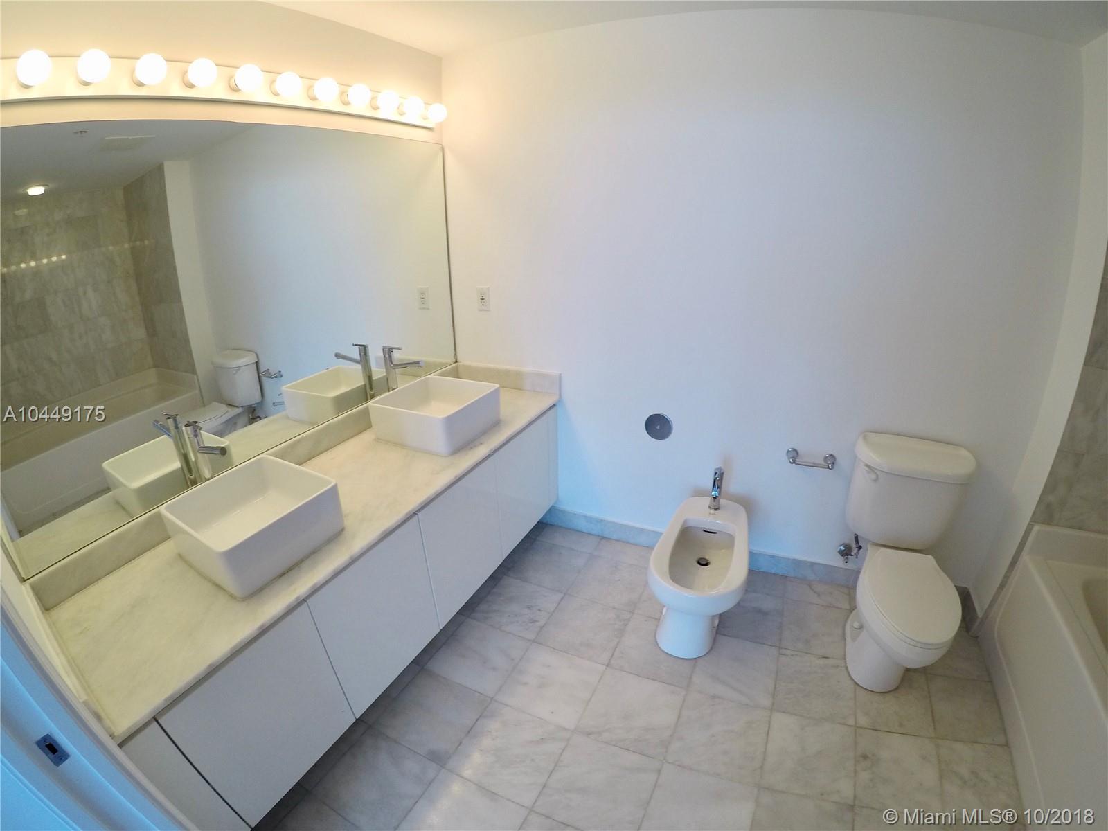 BLUE CONDO - Residential