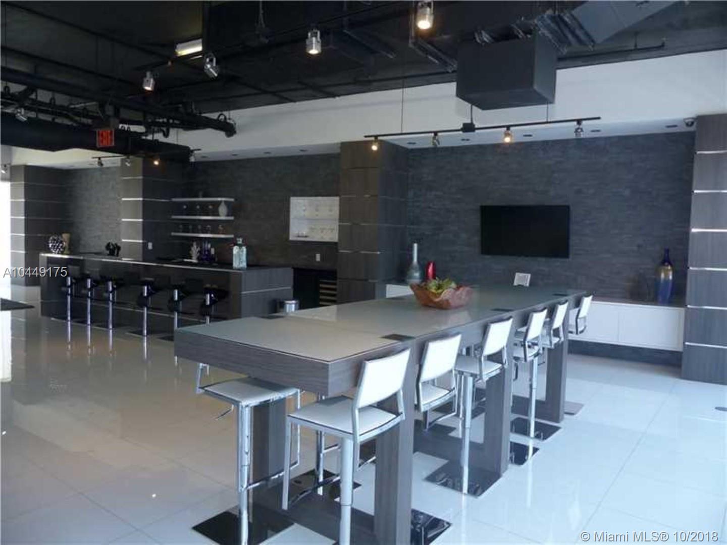 BLUE CONDO - Residential