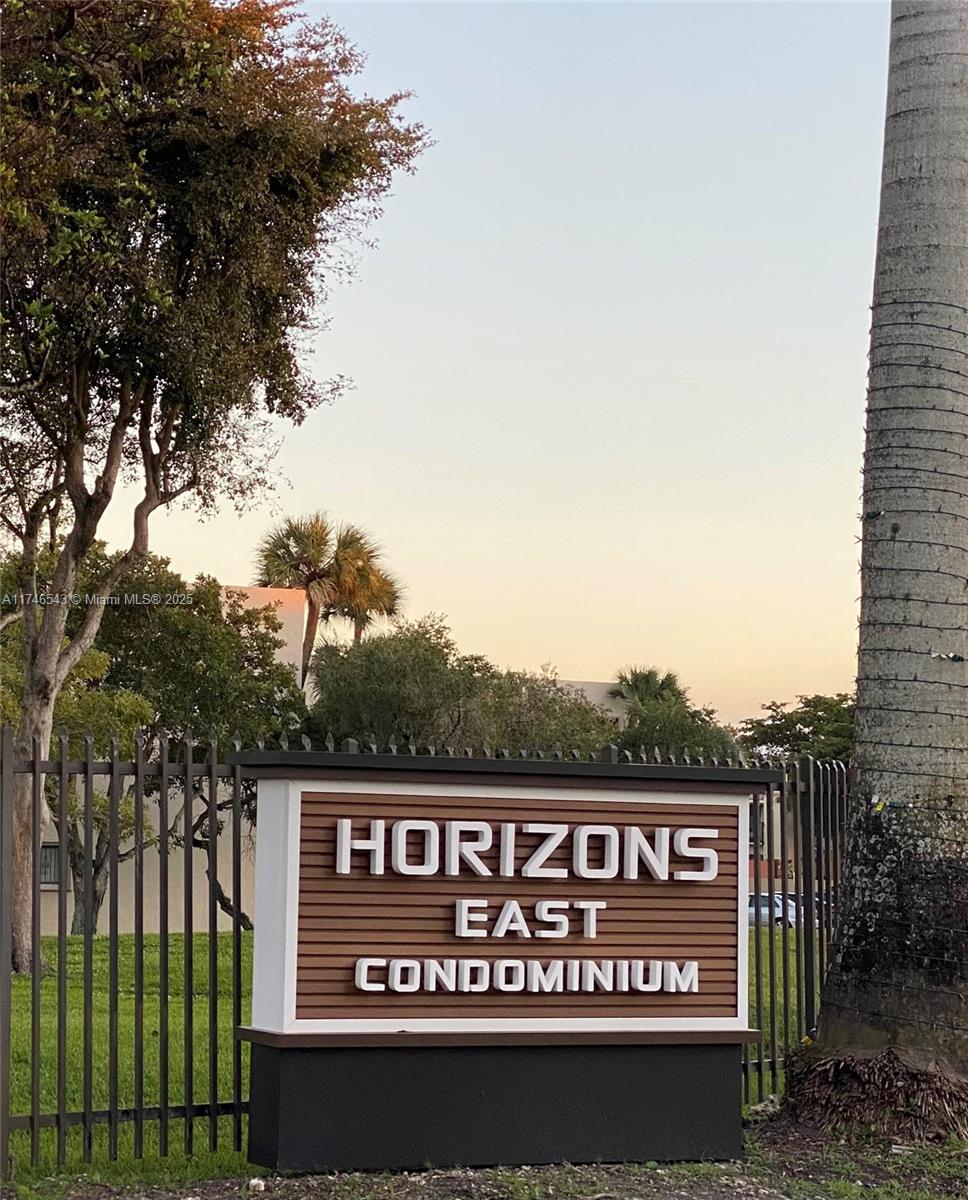 THE HORIZONS CONDO #5 - Residential