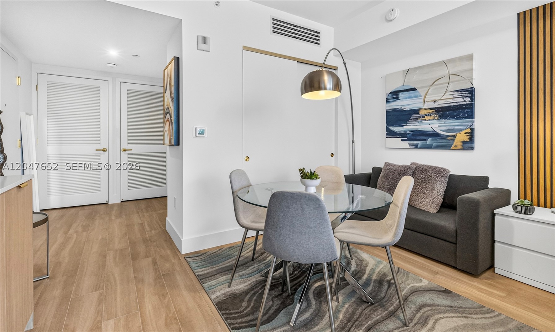 90 NE 32 St 613