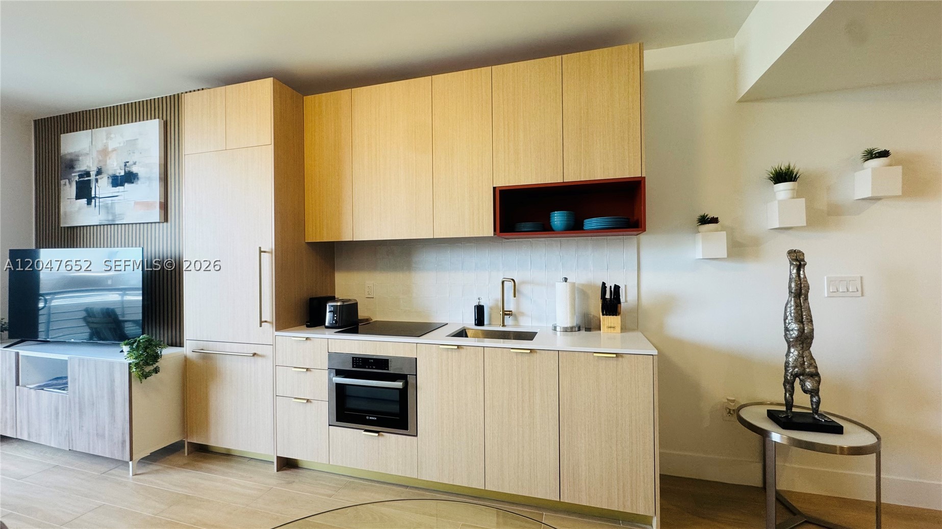 90 NE 32 St 613
