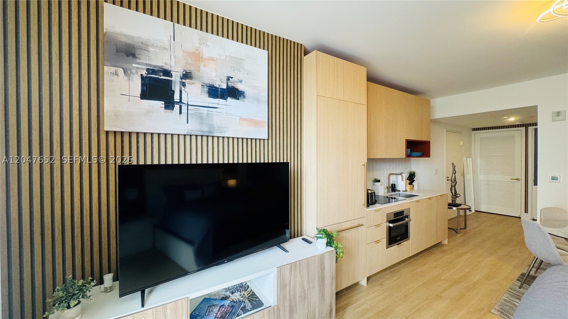 90 NE 32 St 613