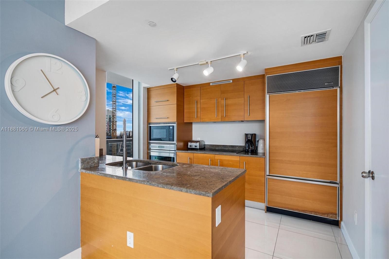 ICON BRICKELL CONDO NO 3 - Residential