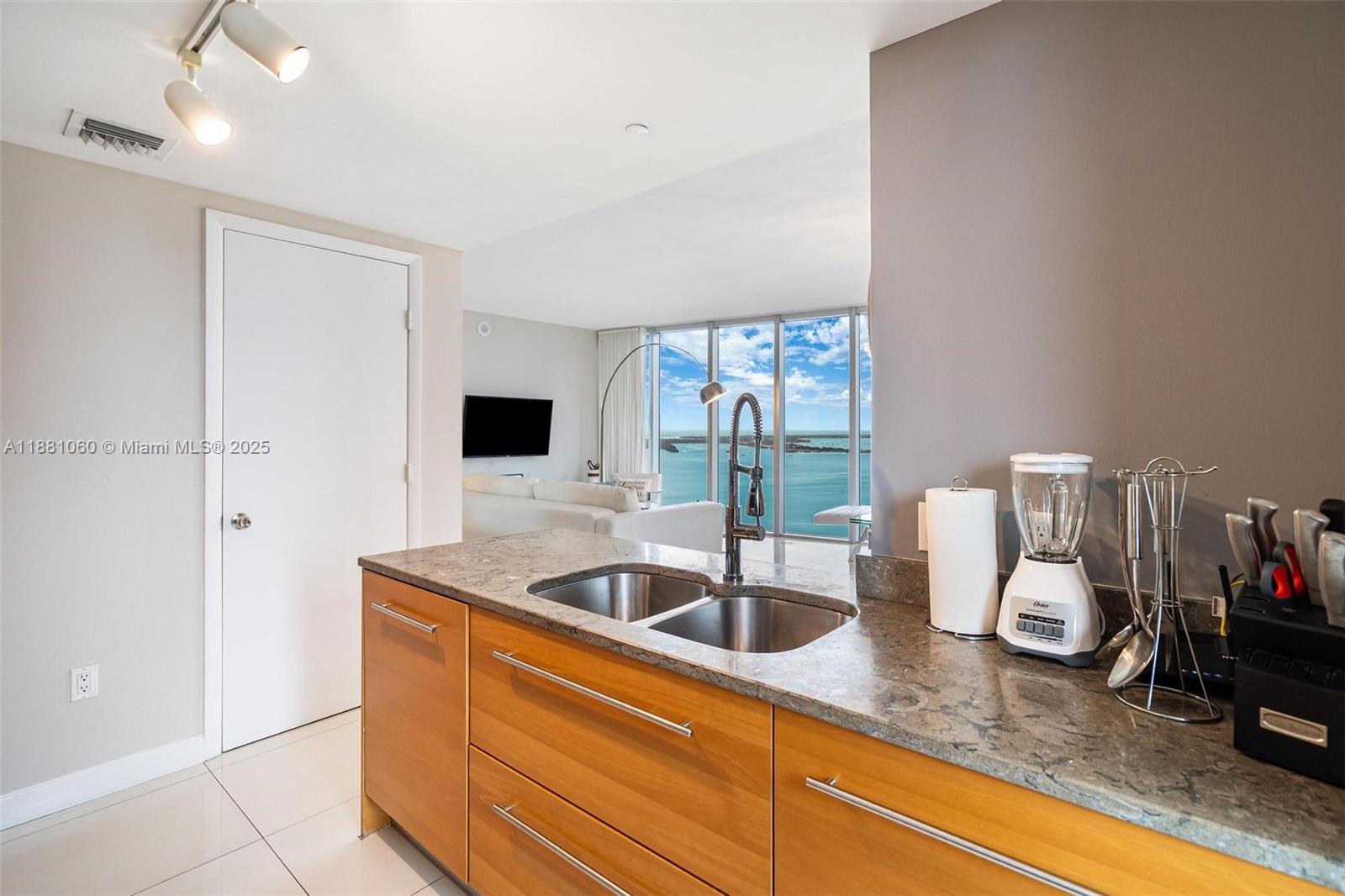 ICON BRICKELL CONDO NO 3 - Residential