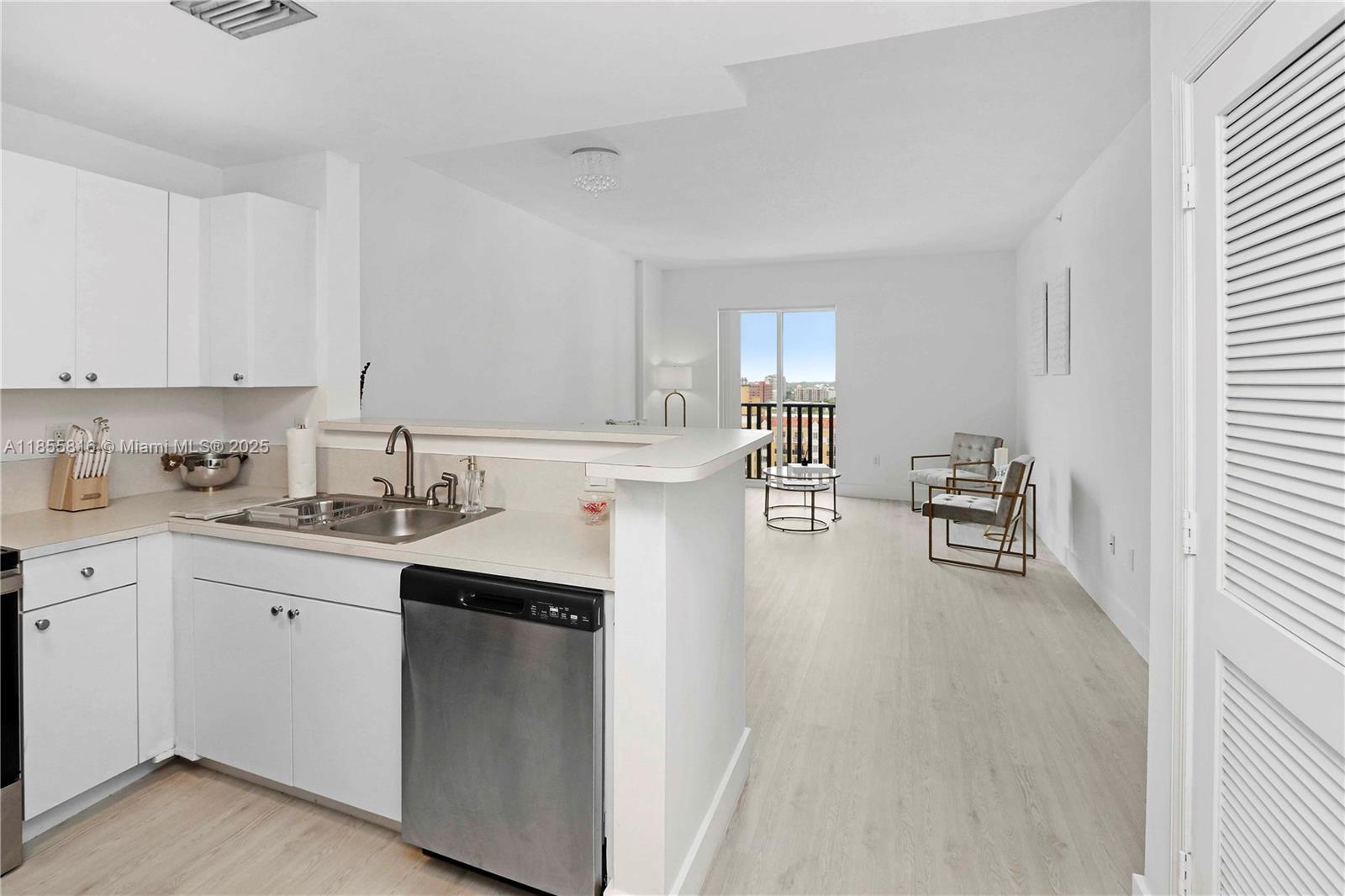 10 Aragon Ave 1403