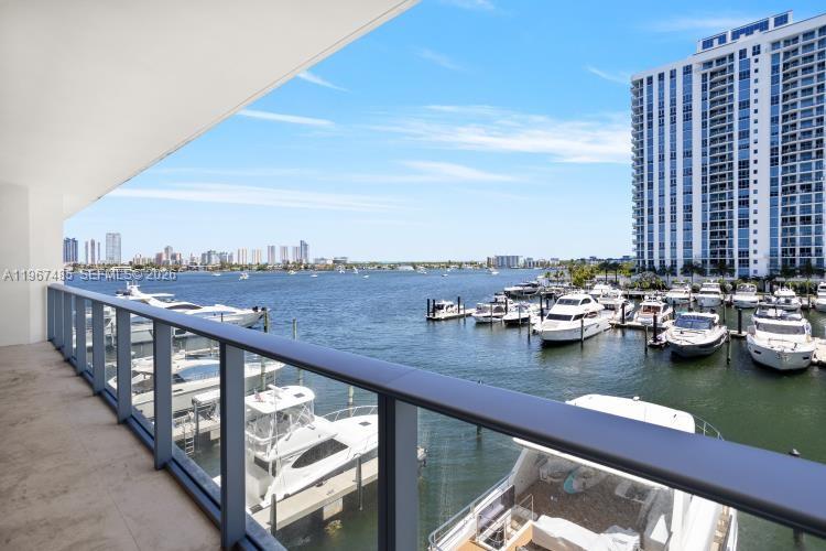 17301 Biscayne Blvd 305