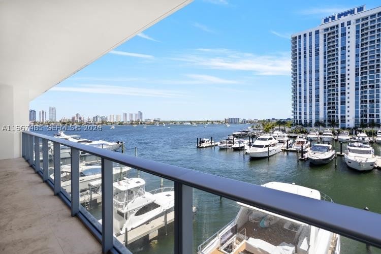 17301 Biscayne Blvd 305