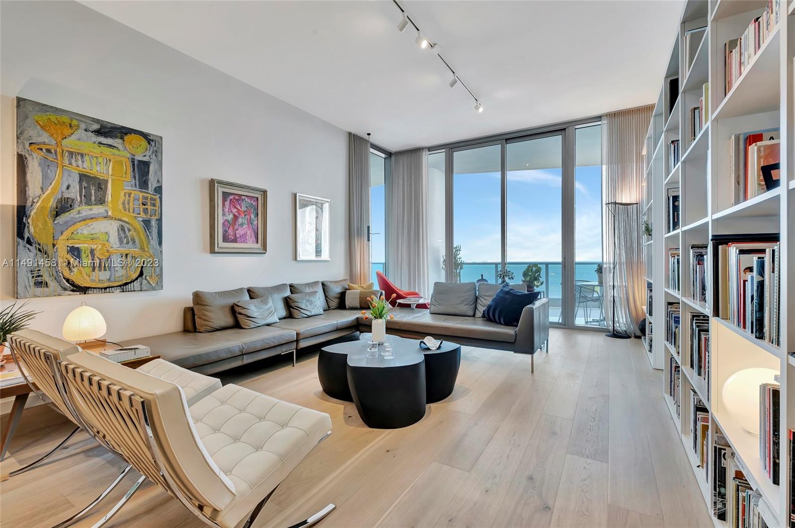 GROVENOR HOUSE CONDO - Residential