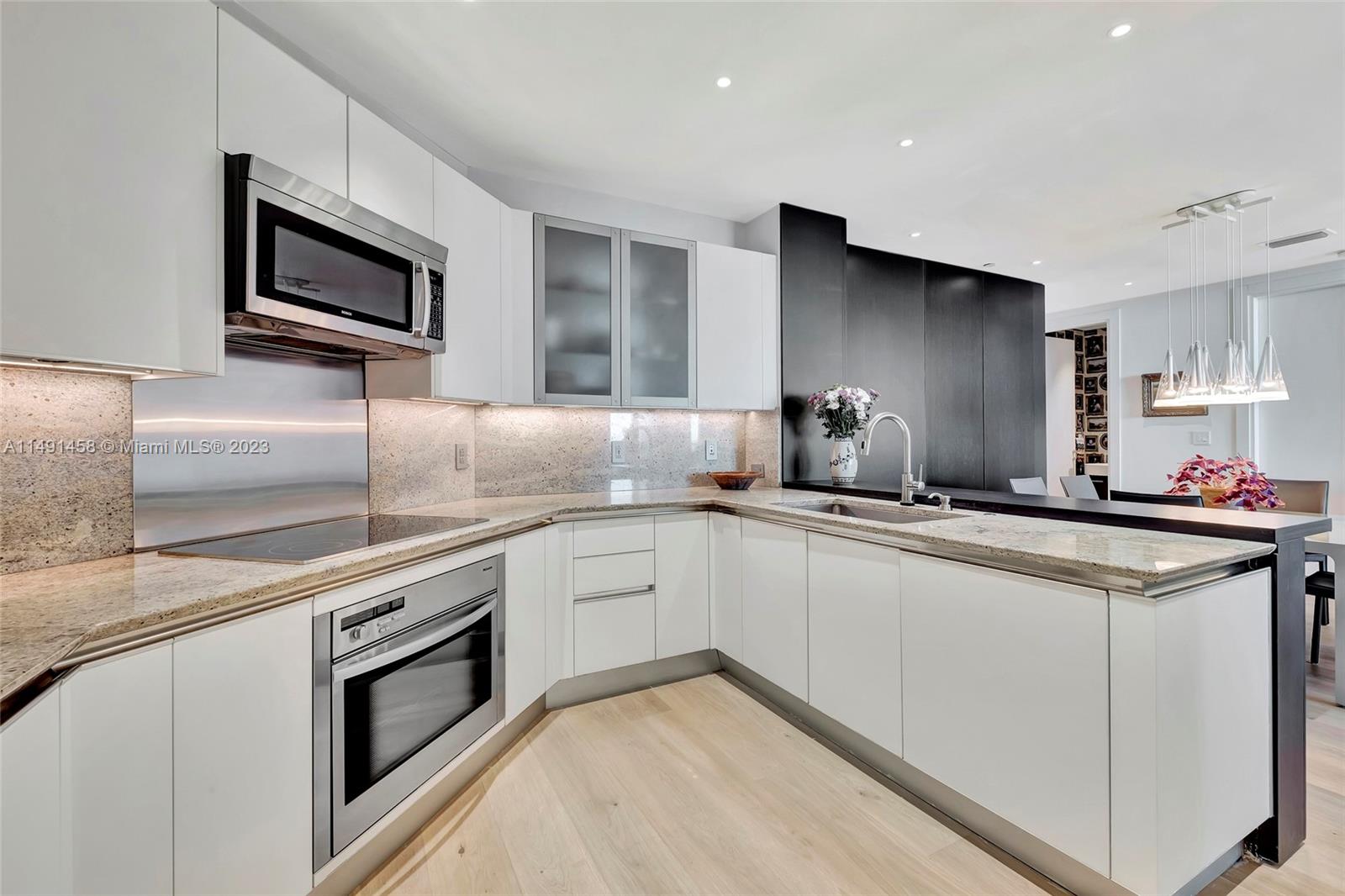 GROVENOR HOUSE CONDO - Residential