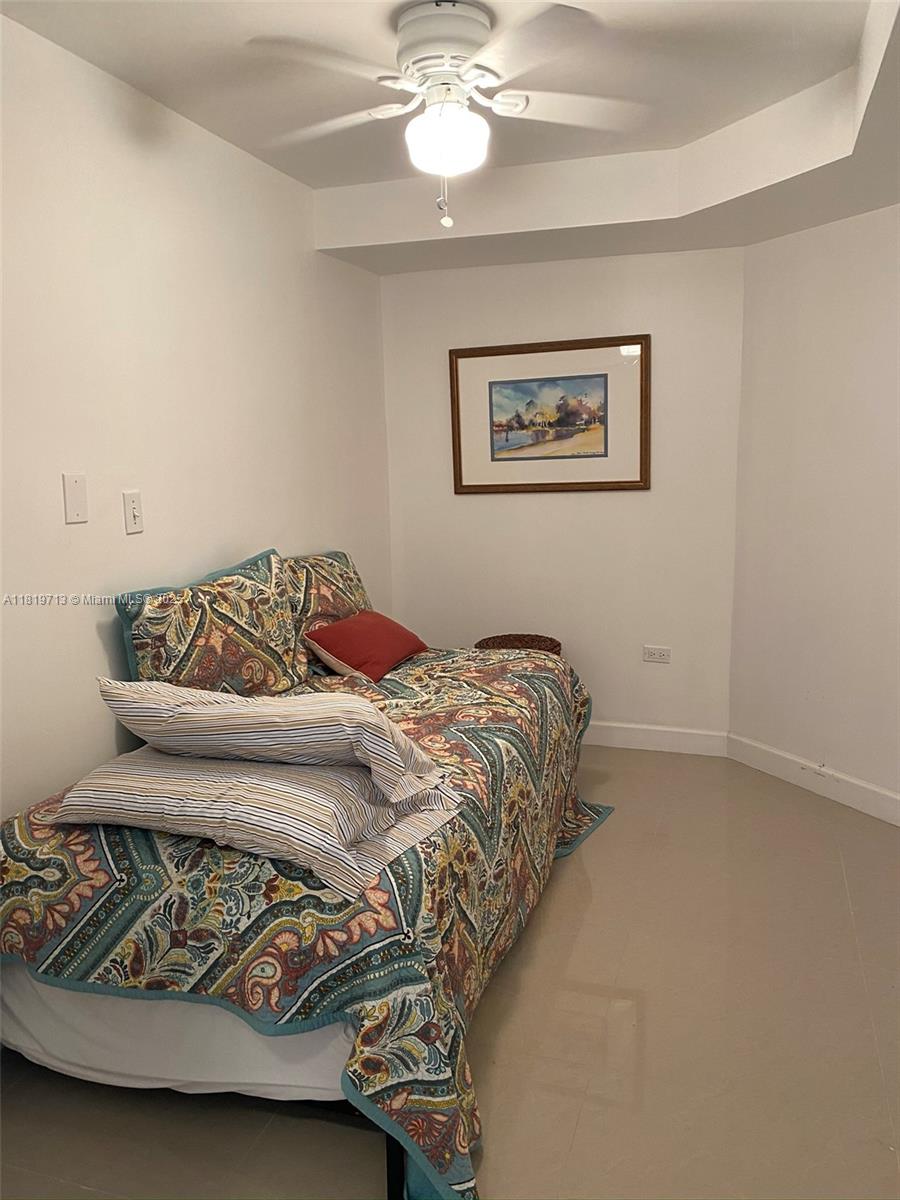 HOLLYWOOD TOWERS CONDO - Residential Lease