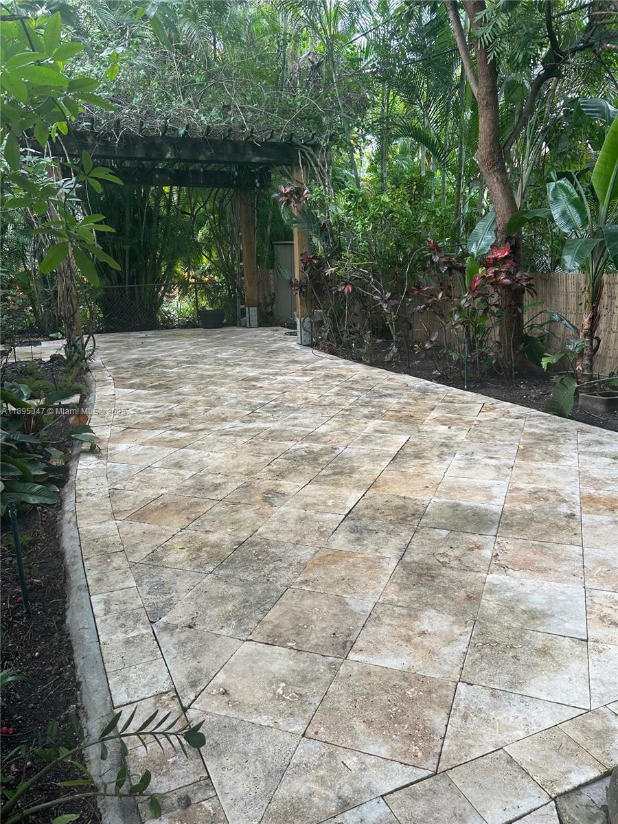 CORAL ESTATES - Residential Lease