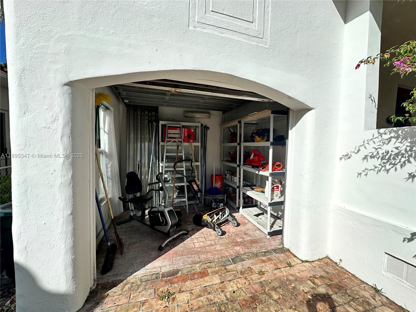 CORAL ESTATES - Residential Lease