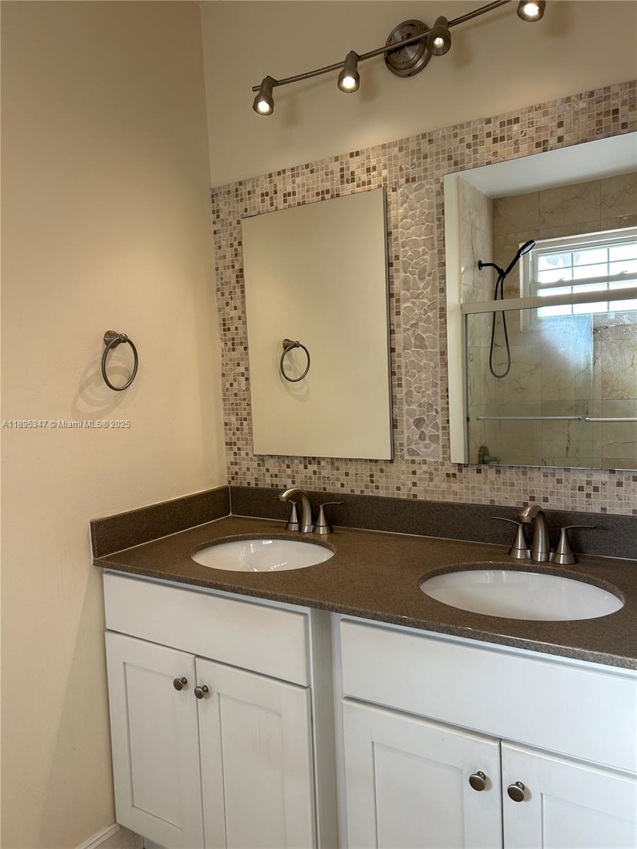 CORAL ESTATES - Residential Lease