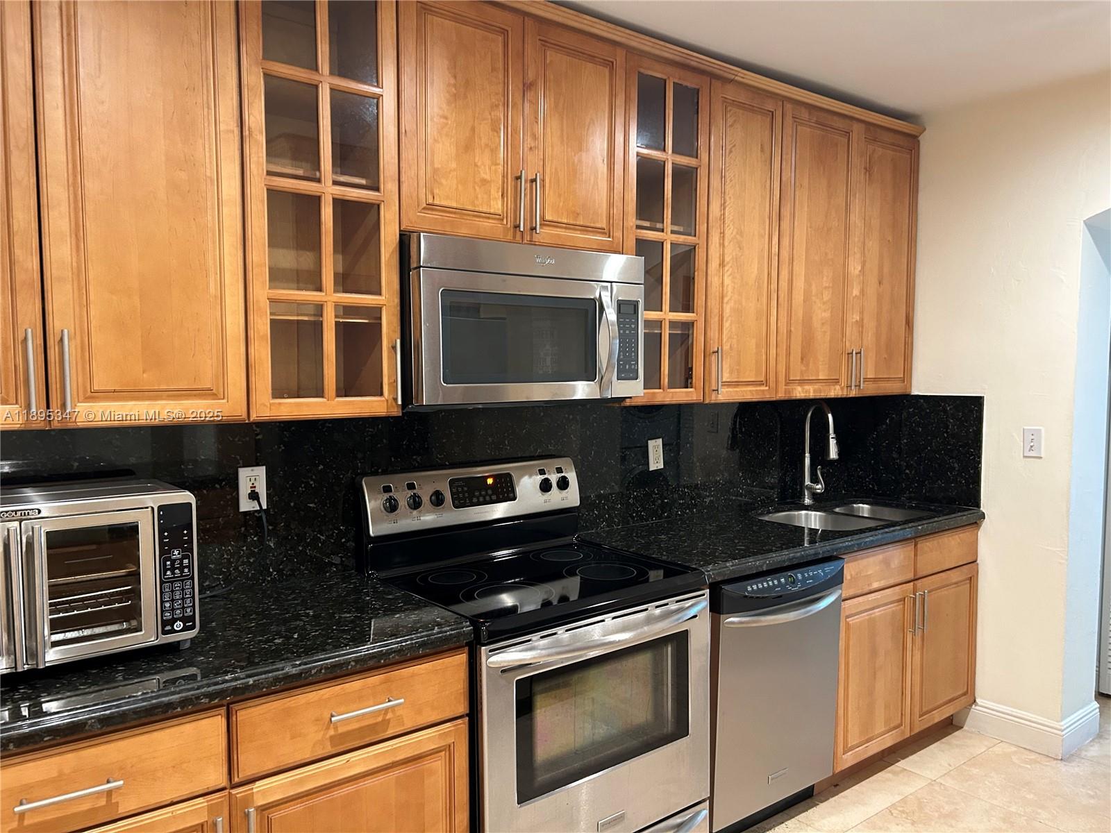 CORAL ESTATES - Residential Lease