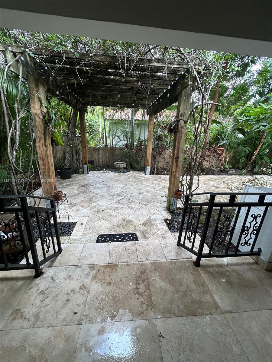 CORAL ESTATES - Residential Lease