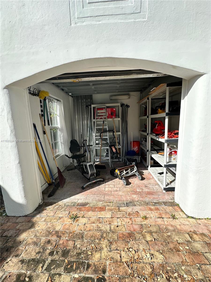 CORAL ESTATES - Residential Lease