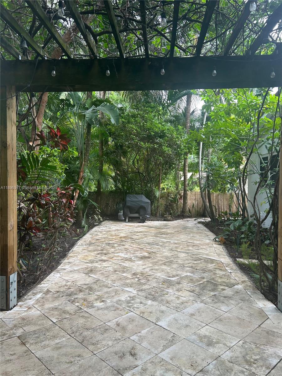 CORAL ESTATES - Residential Lease