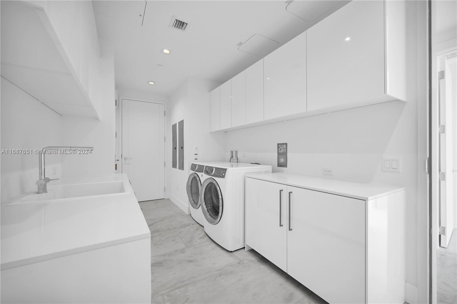 NORTH BISCAYNE BEACH AMEN - Residential