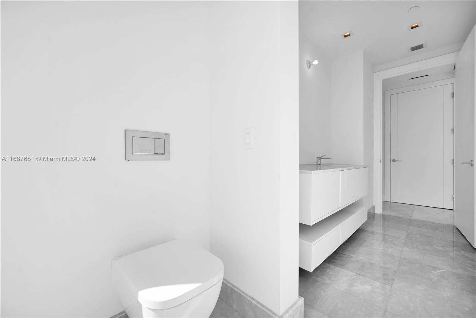 NORTH BISCAYNE BEACH AMEN - Residential
