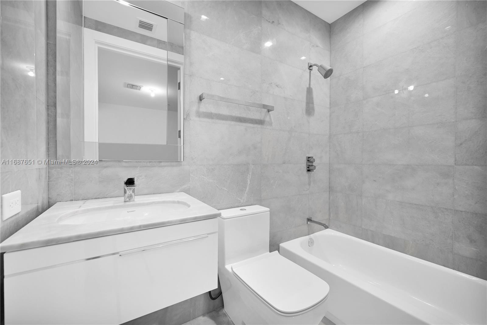 NORTH BISCAYNE BEACH AMEN - Residential