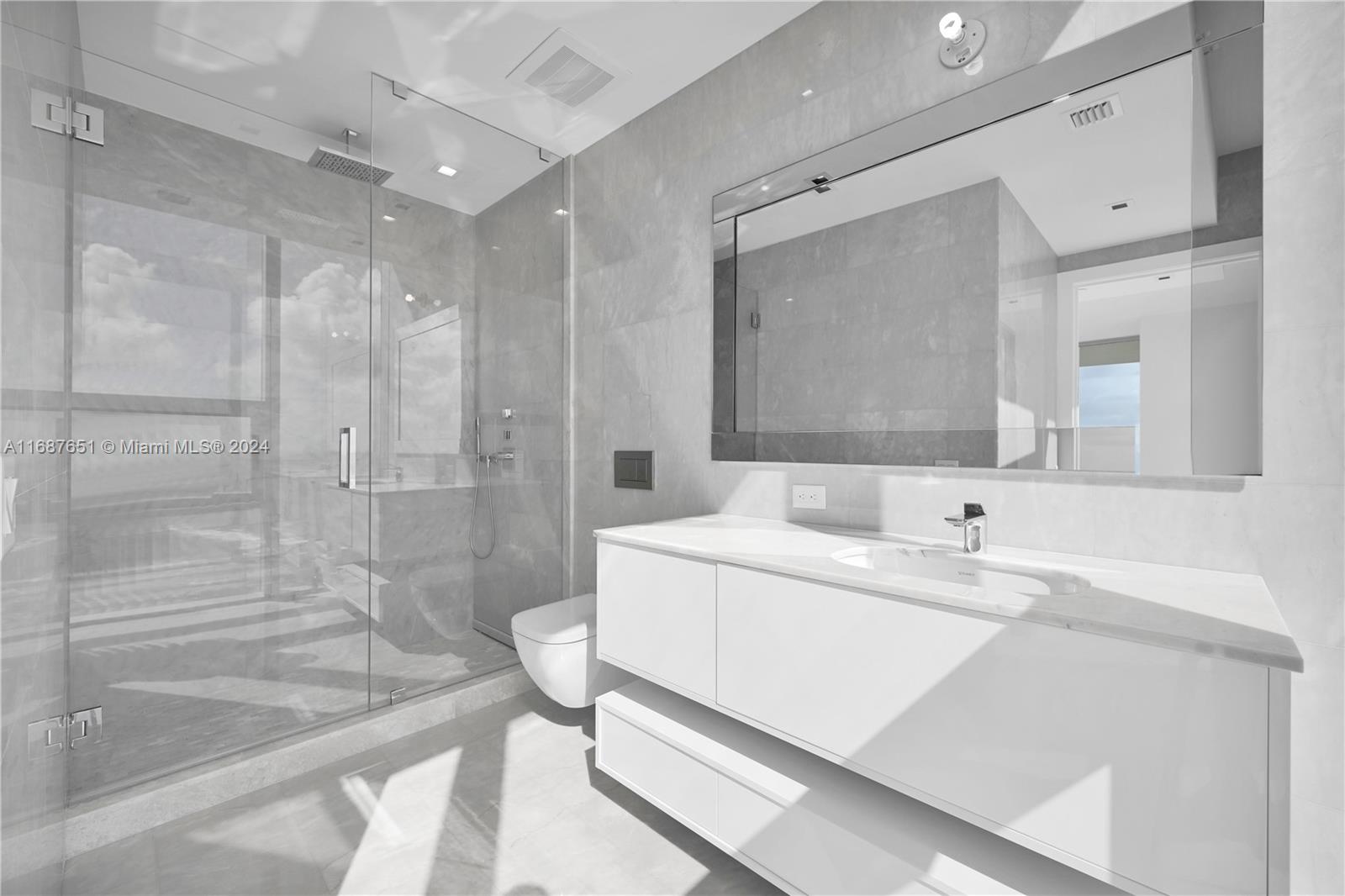 NORTH BISCAYNE BEACH AMEN - Residential