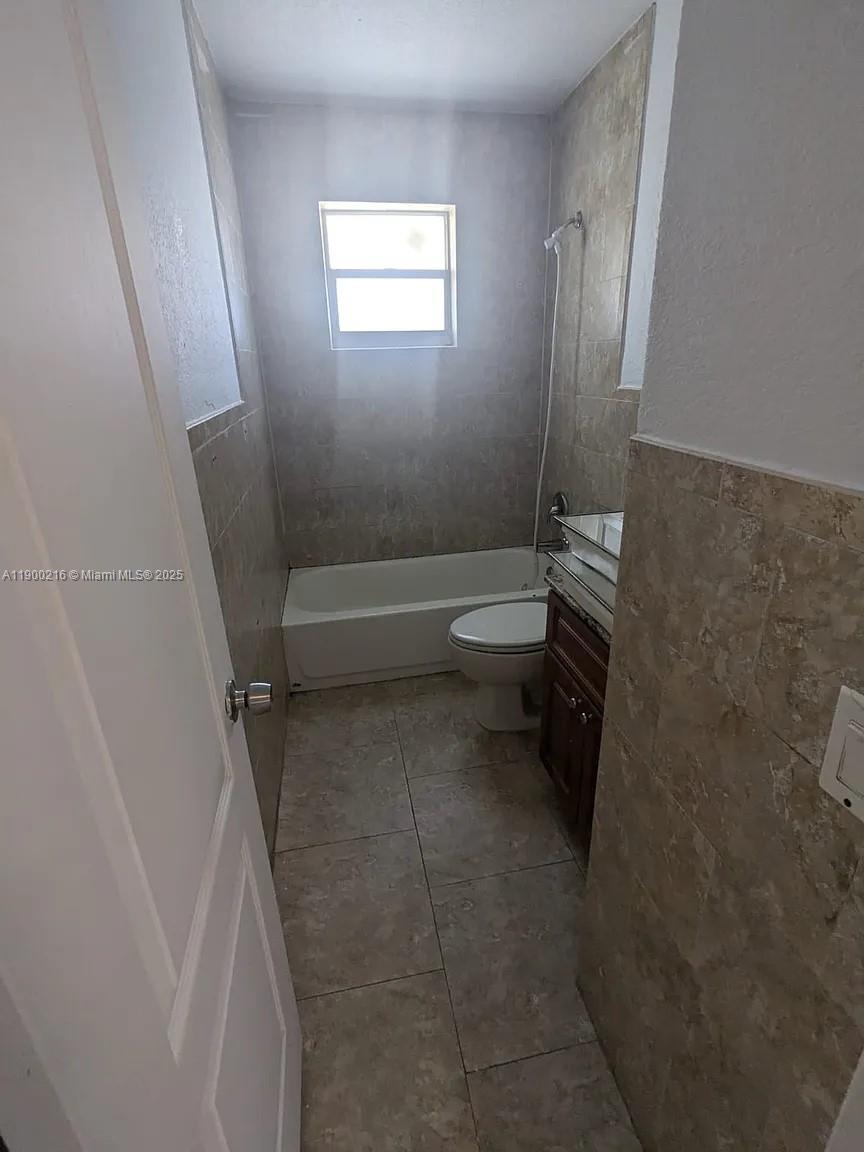 HOLLYWOOD PALMS CONDO - Residential Lease