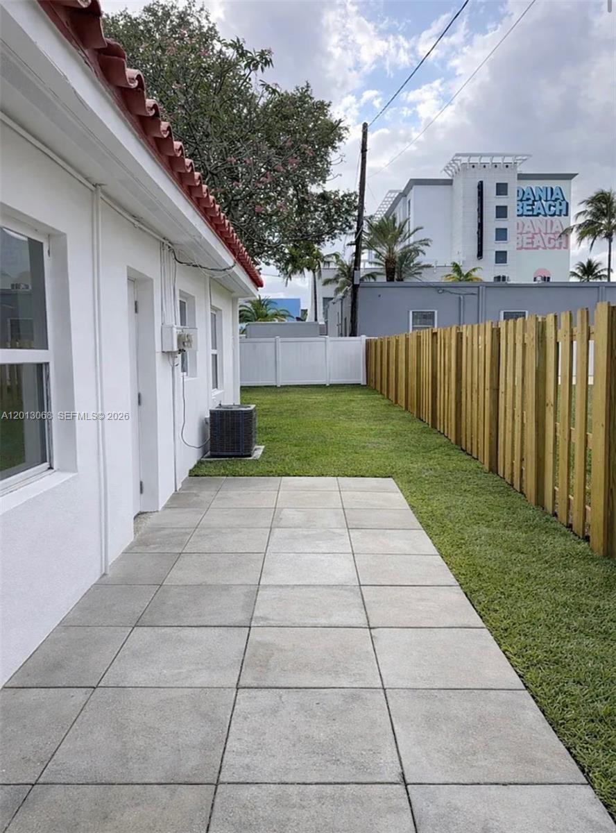 TOWN OF MODELO (DANIA) B- - Residential Lease