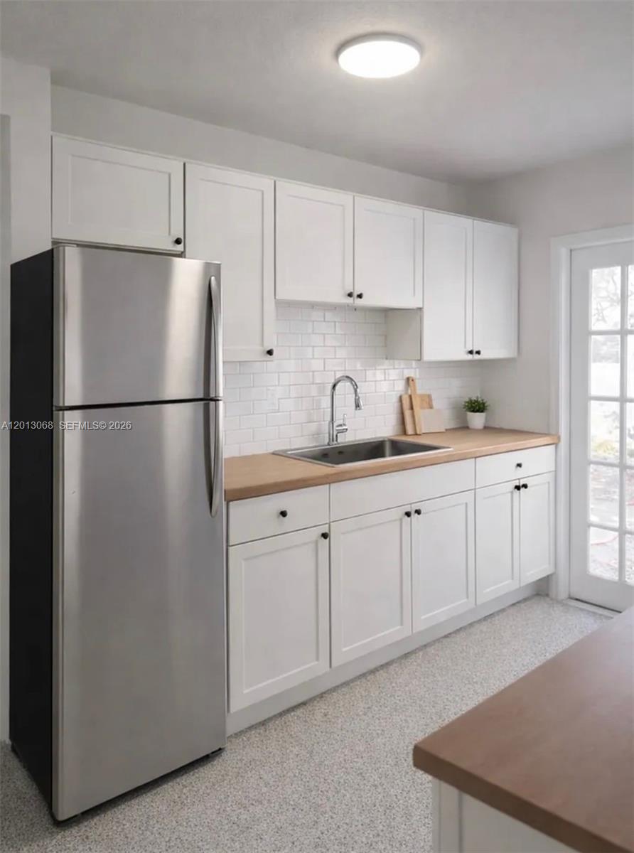 TOWN OF MODELO (DANIA) B- - Residential Lease