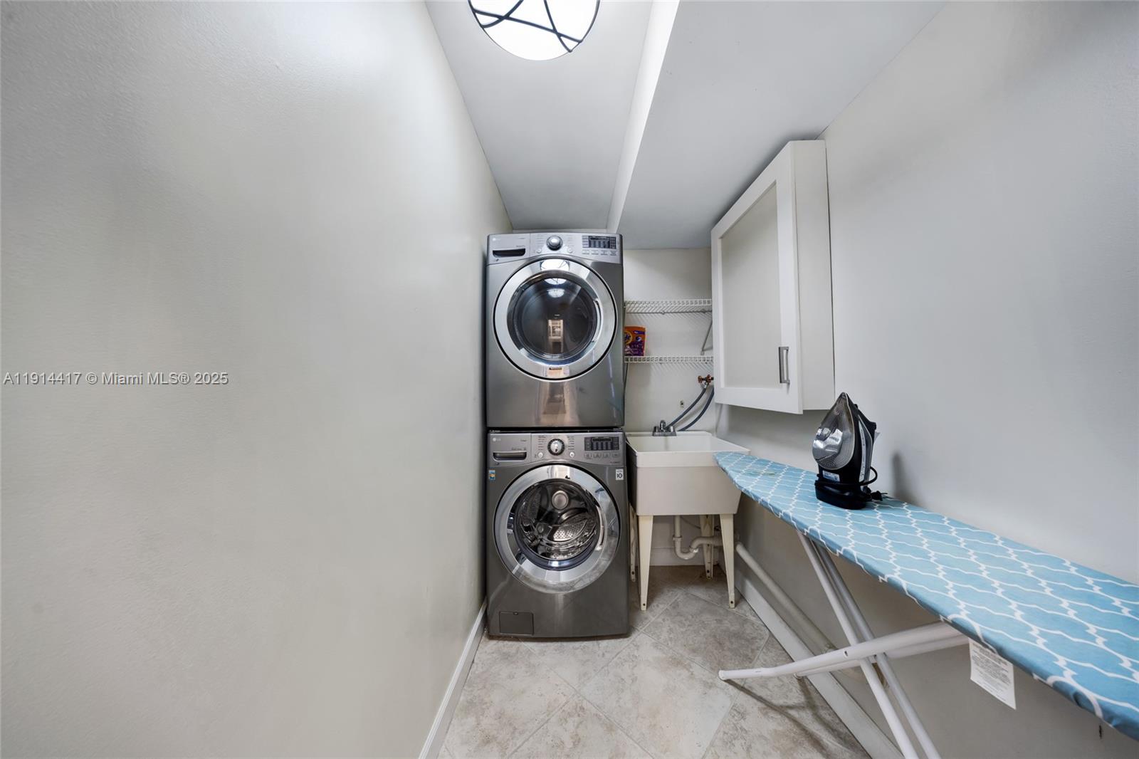 IMPERIAL POINT 2 SEC - Residential