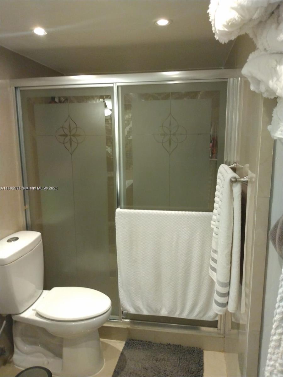 *PEPPERMILL KENDALL WEST - Residential Lease