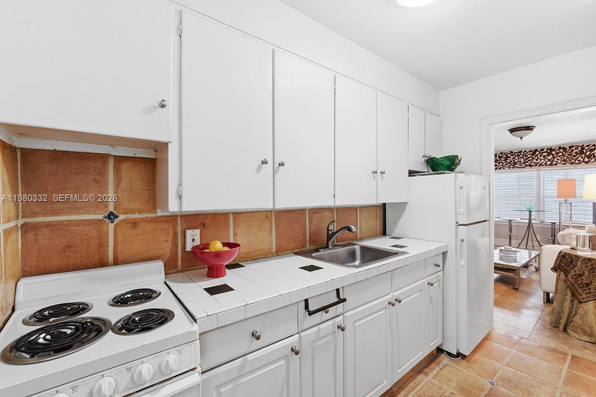 LAS OLAS PARK CORR PLAT - Residential Income