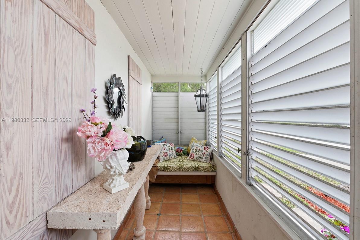 LAS OLAS PARK CORR PLAT - Residential Income