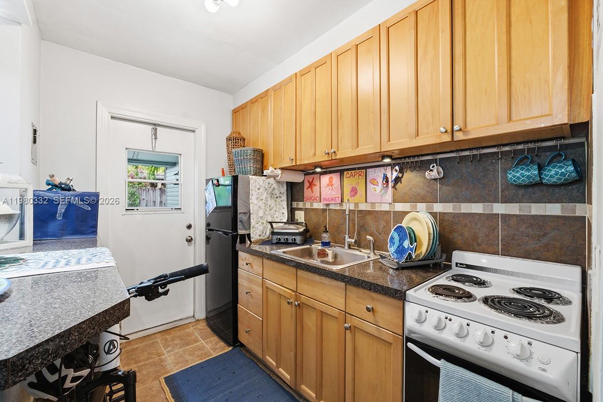 LAS OLAS PARK CORR PLAT - Residential Income