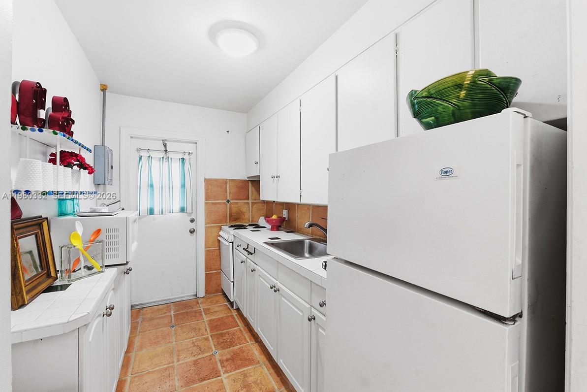 LAS OLAS PARK CORR PLAT - Residential Income