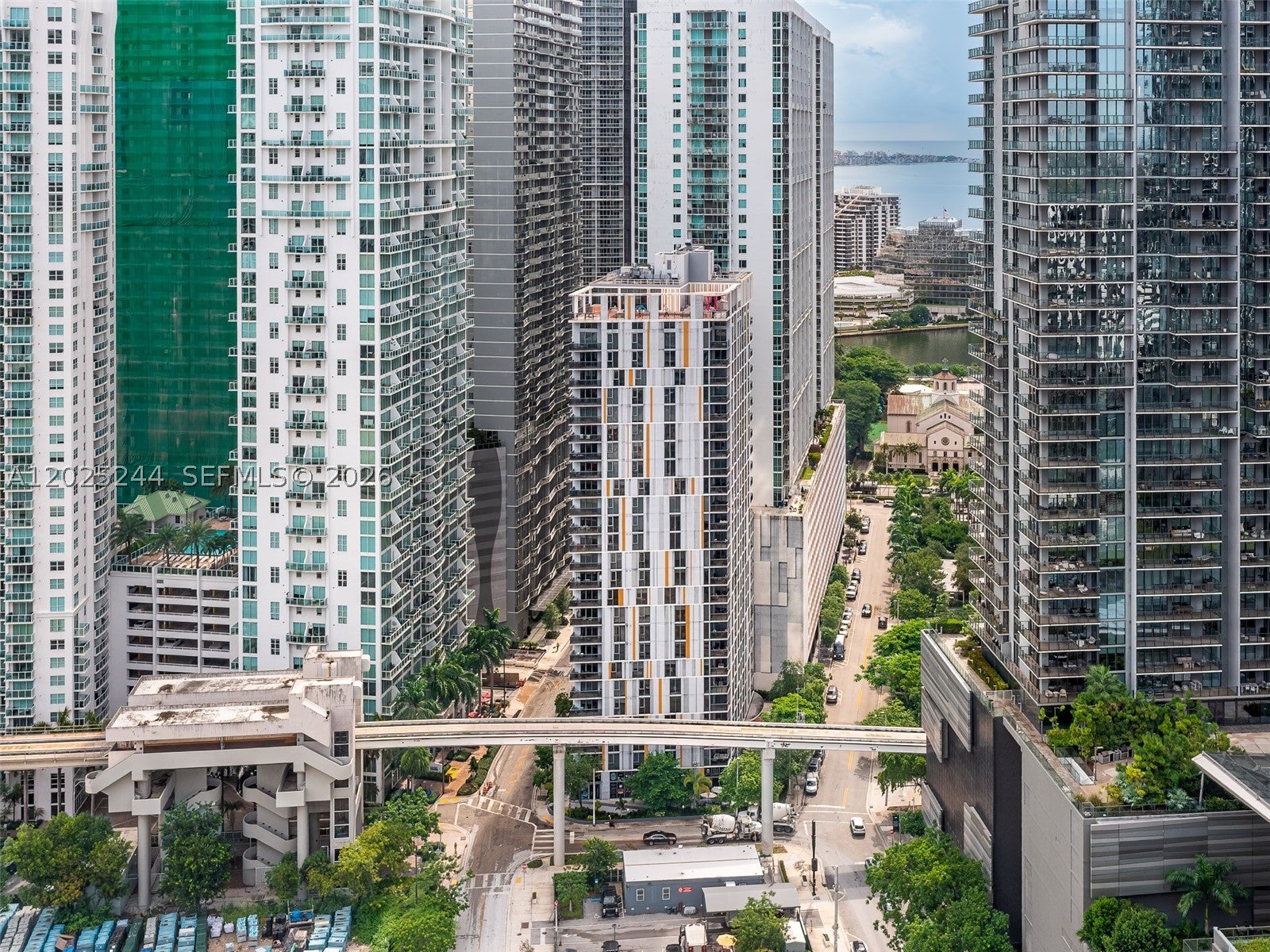 31 SE 6th St 2506