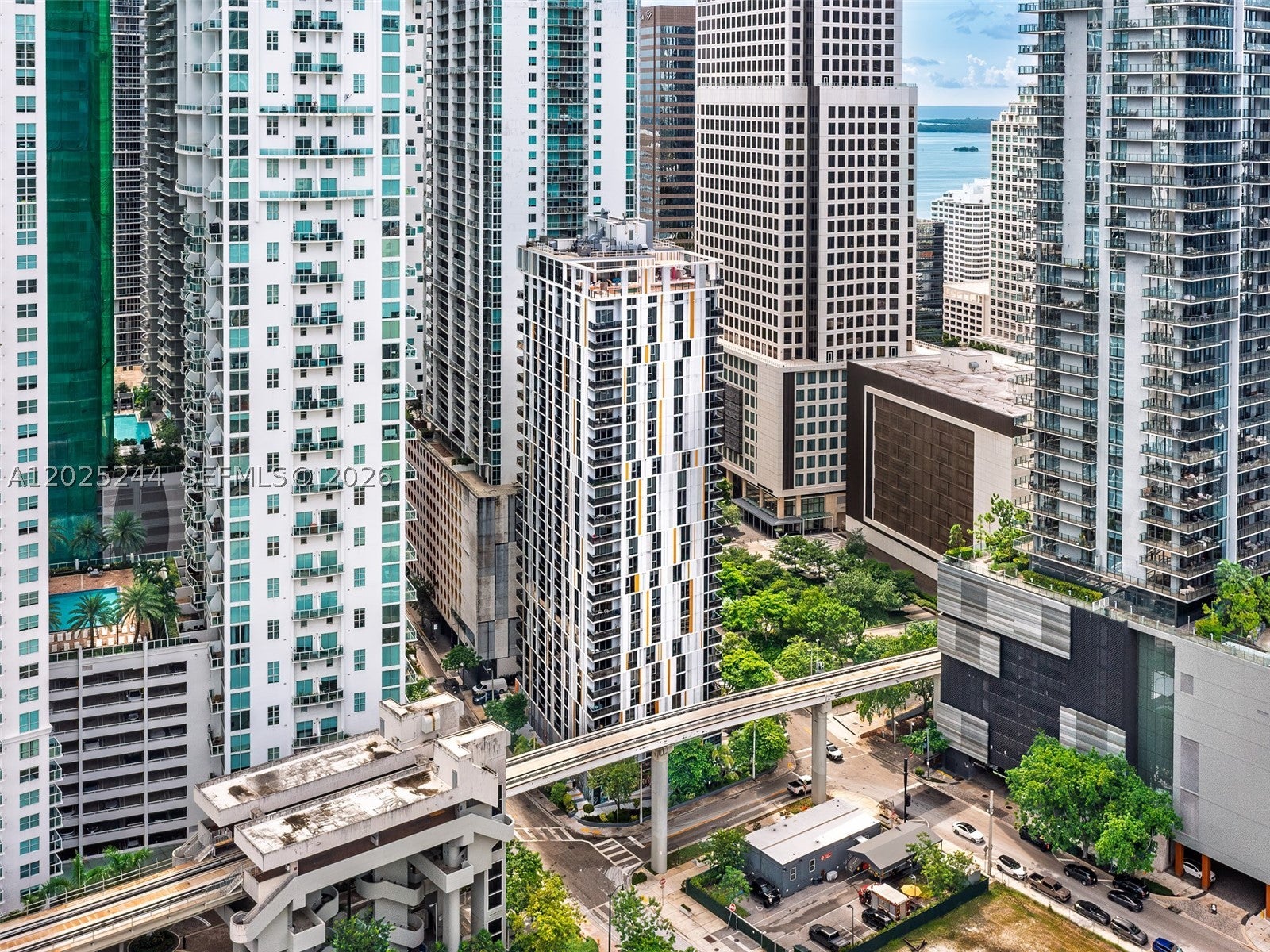 31 SE 6th St 2506