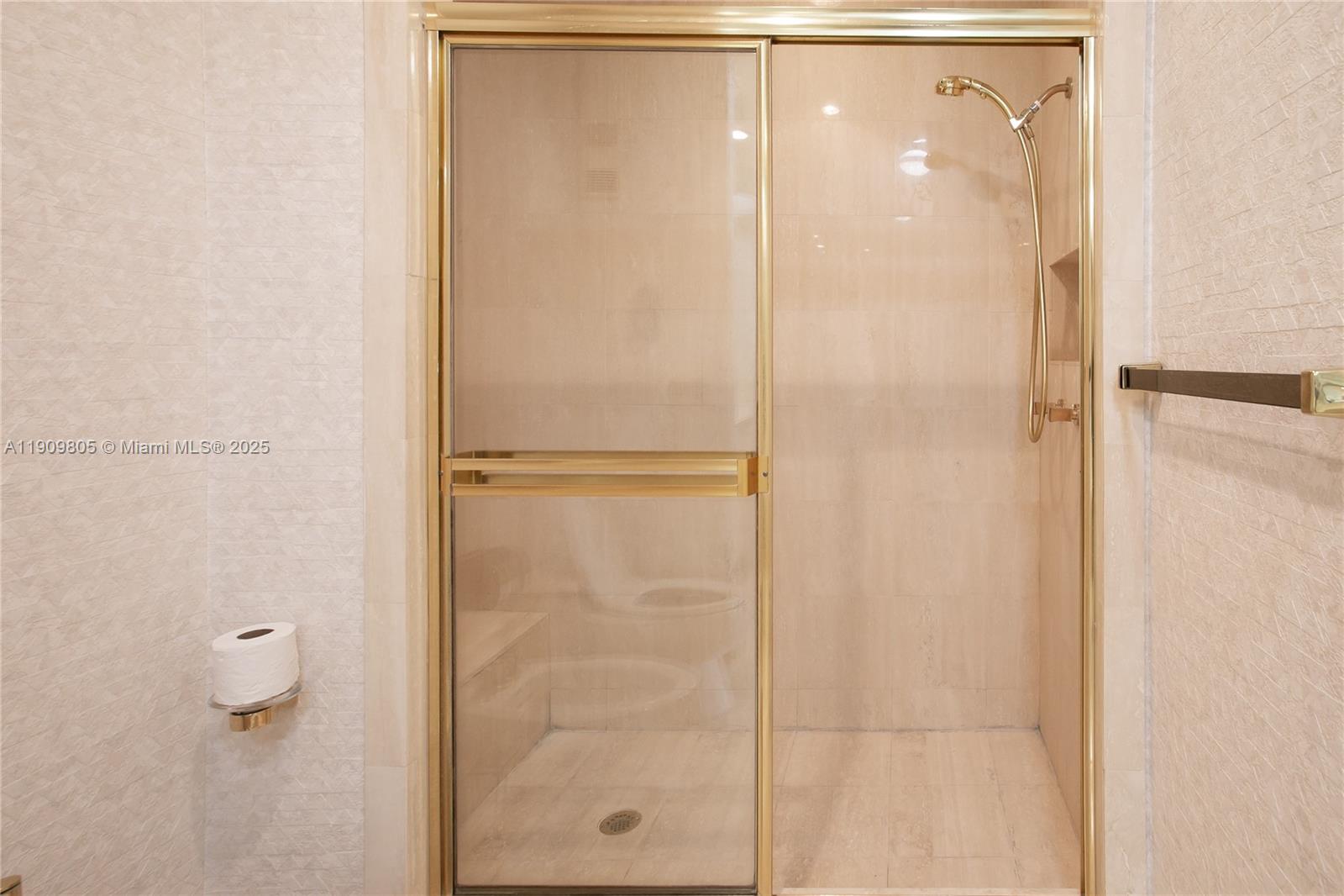 3000 ISL BLVD WILLIAMS IS - Residential