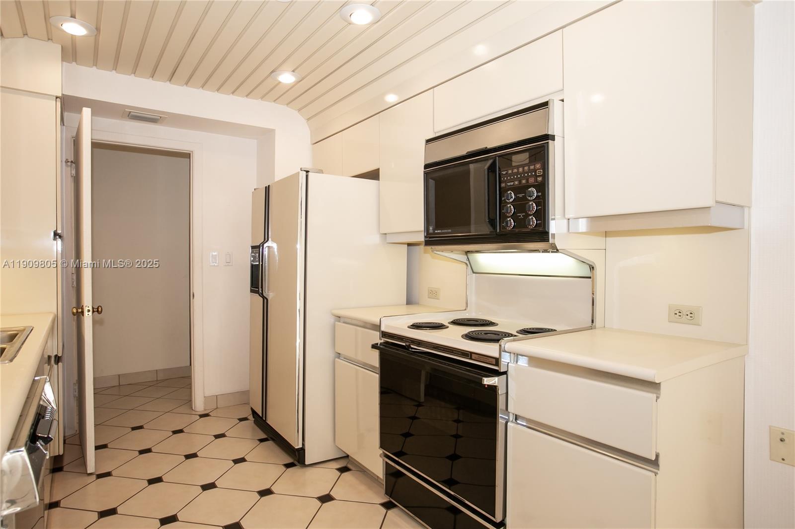 3000 ISL BLVD WILLIAMS IS - Residential