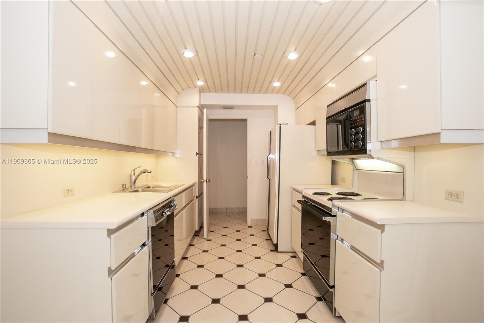 3000 ISL BLVD WILLIAMS IS - Residential