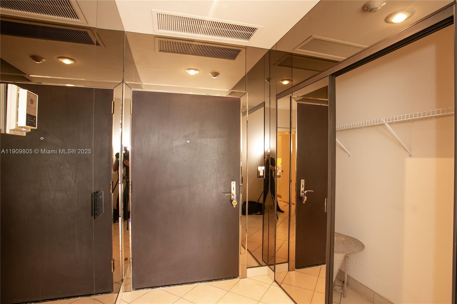 3000 ISL BLVD WILLIAMS IS - Residential