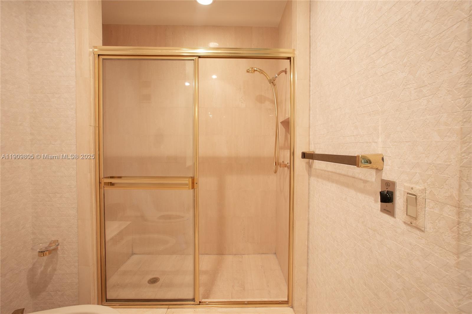 3000 ISL BLVD WILLIAMS IS - Residential