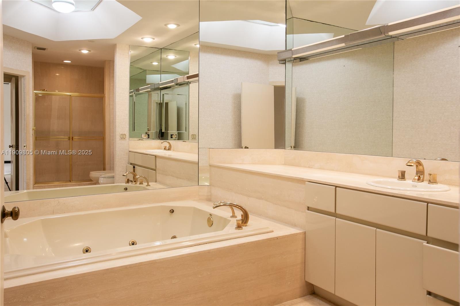 3000 ISL BLVD WILLIAMS IS - Residential