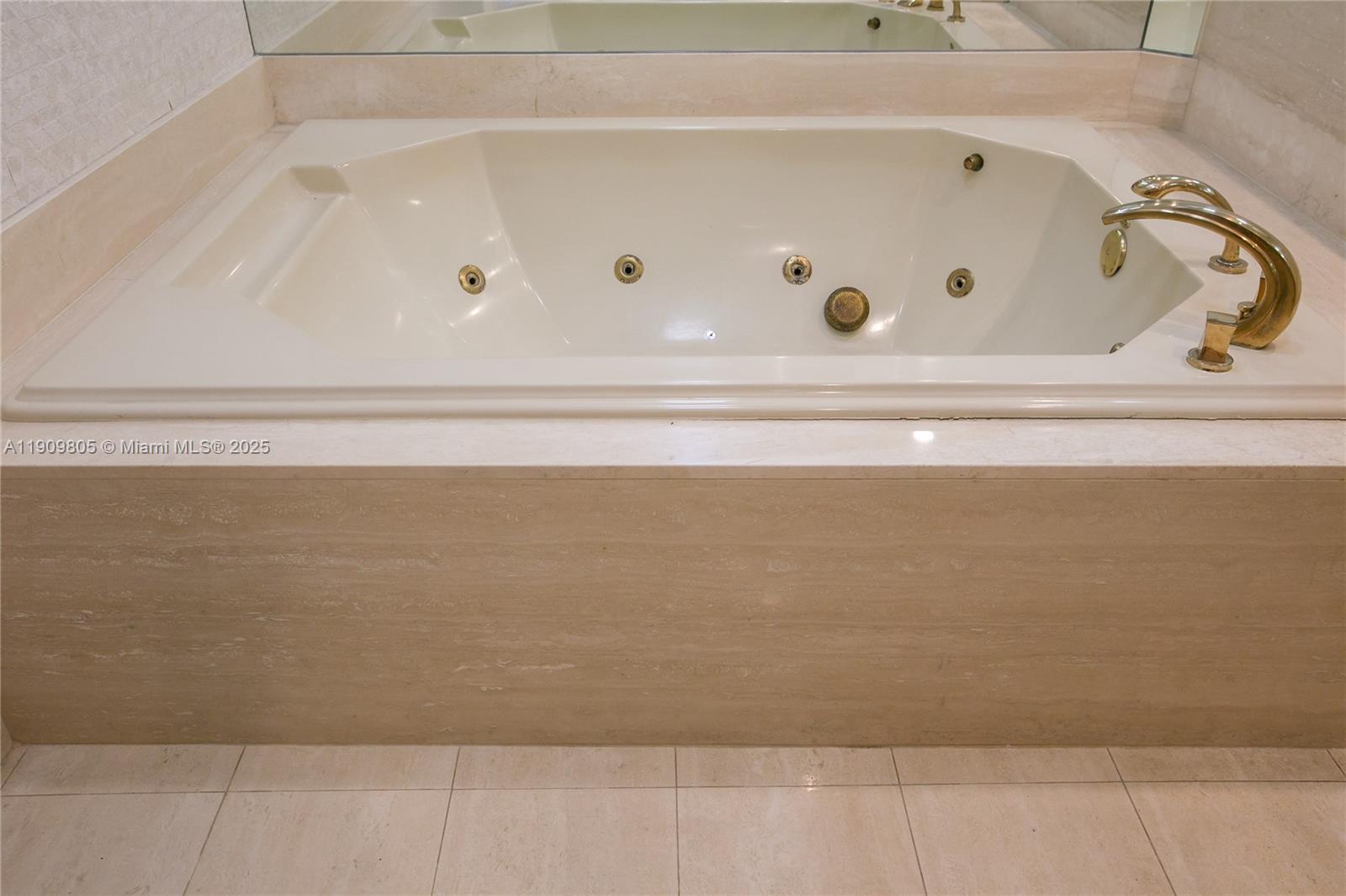 3000 ISL BLVD WILLIAMS IS - Residential