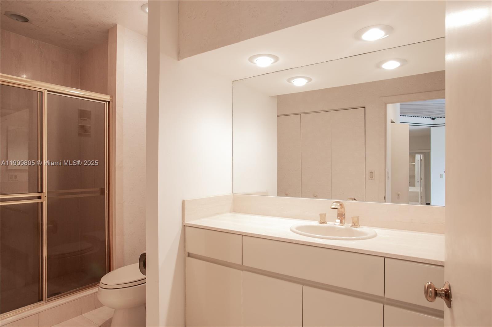 3000 ISL BLVD WILLIAMS IS - Residential