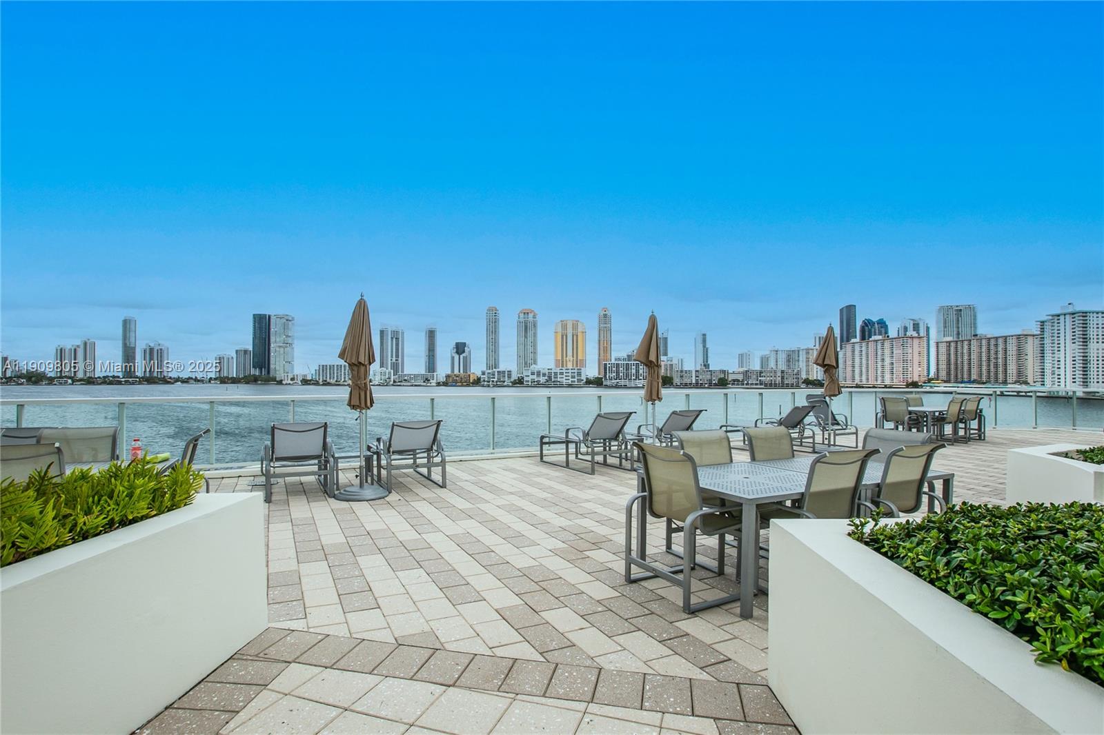 3000 ISL BLVD WILLIAMS IS - Residential