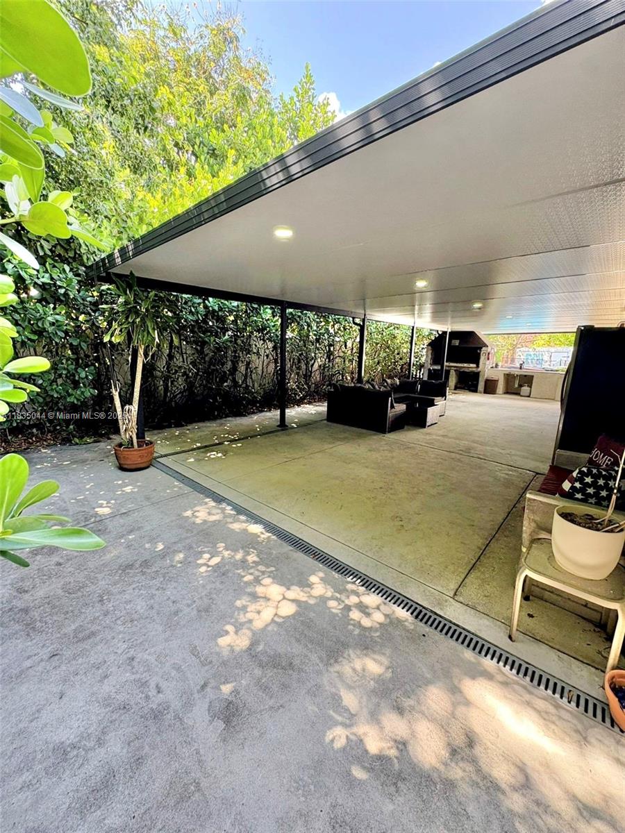 SHORES LINDGREN FIRST ADD - Residential