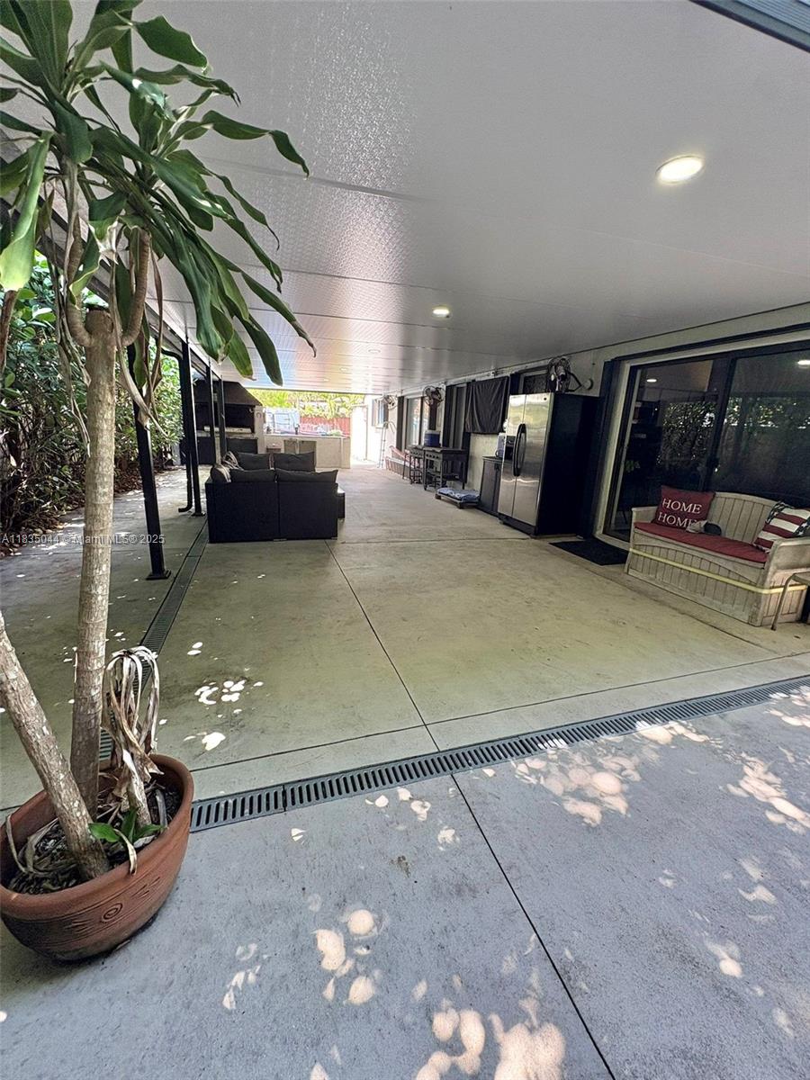 SHORES LINDGREN FIRST ADD - Residential