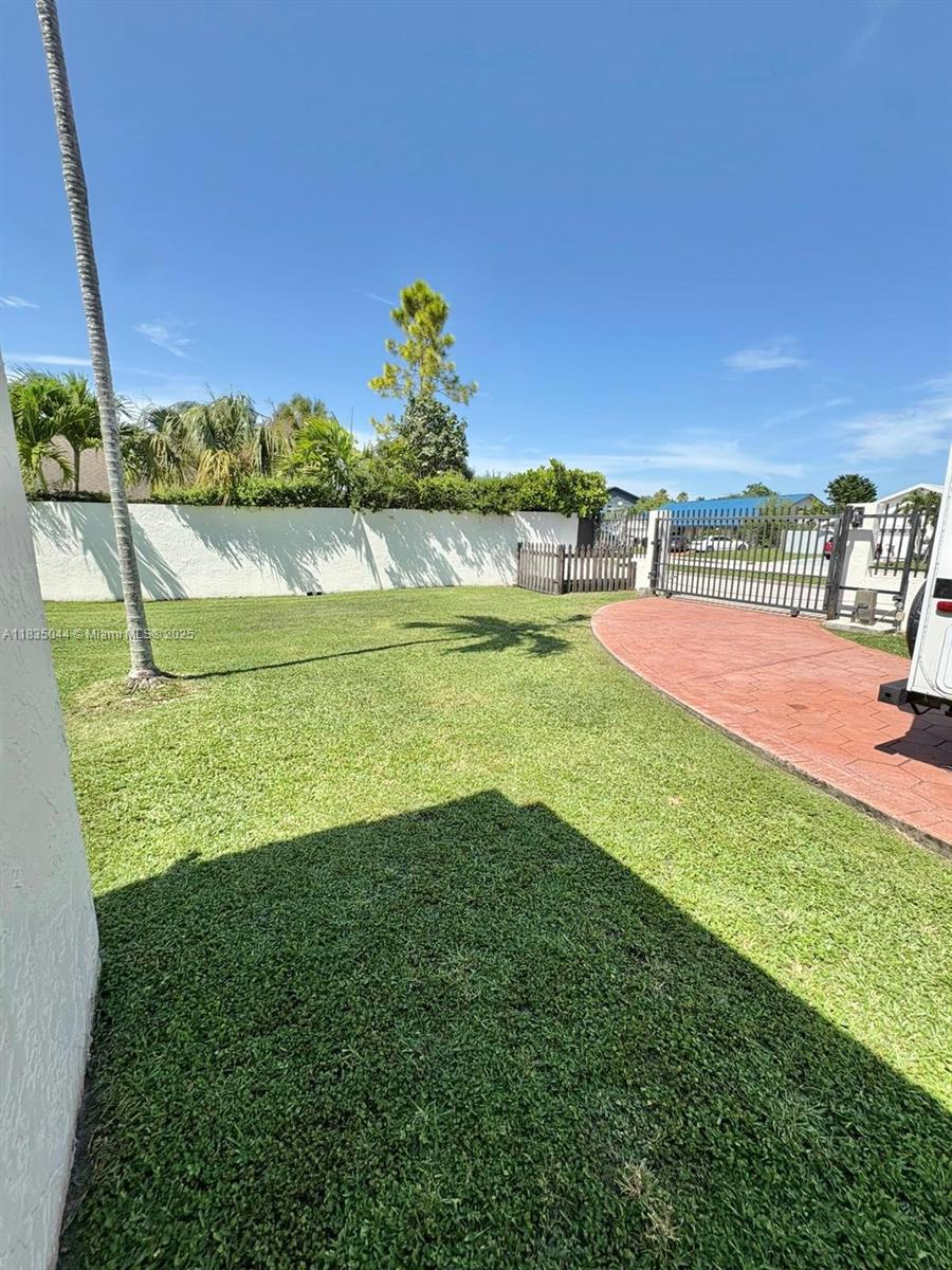 SHORES LINDGREN FIRST ADD - Residential