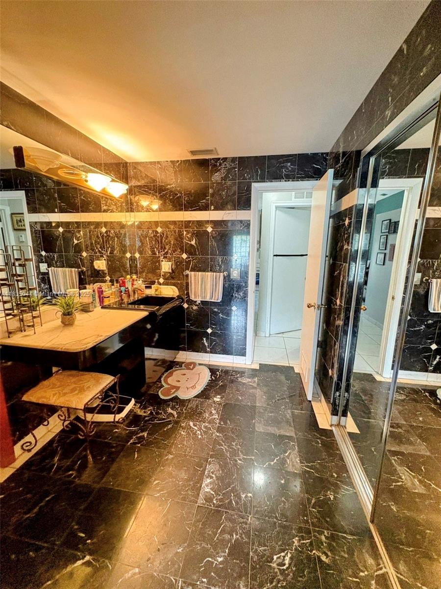 SHORES LINDGREN FIRST ADD - Residential